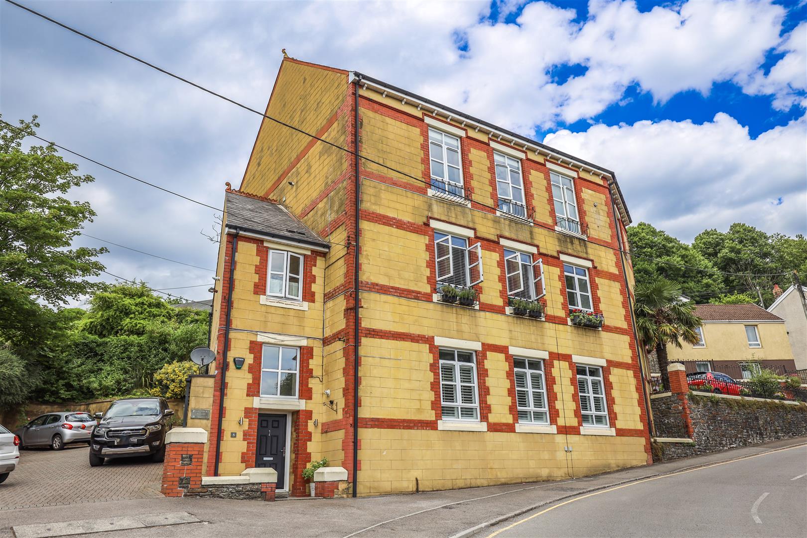 Flat 5, Zoar Court, High Street, Llantrisant, Pontyclun, CF72 8SR
